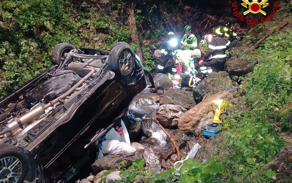 Immagine per Auto a ruote all'aria nel torrente, paura per una monfalconese e un triestino